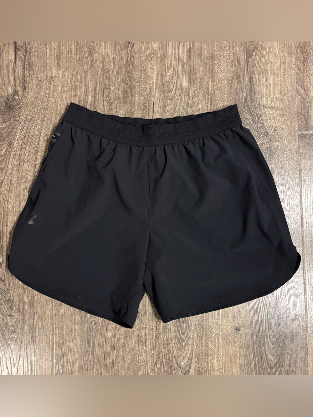 Under Armour Black Woman’s Athletic Shorts size XLarge 6.5” Inseam